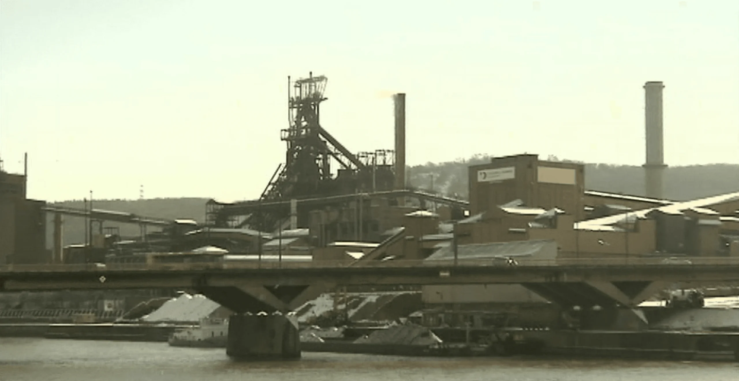 Résumé des menaces de fermeture successives des années 2000